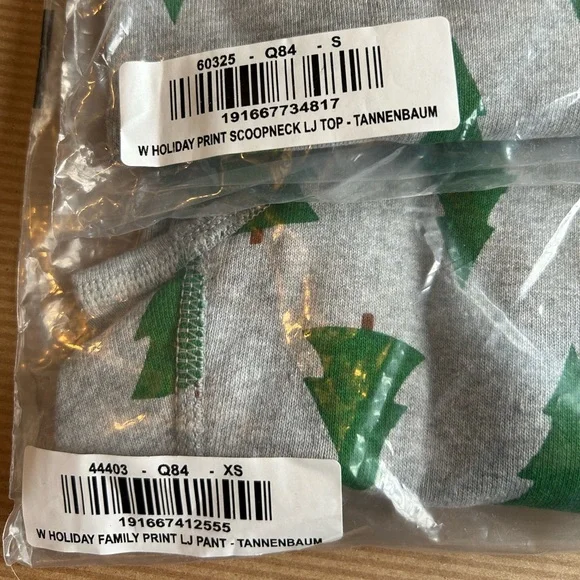 Brand new in sealed package Hanna Andersson Tannenbaum Set (S top XS pant) - Picture 2 of 4